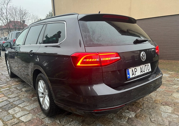 Volkswagen Passat cena 53900 przebieg: 224000, rok produkcji 2017 z Goniądz małe 704